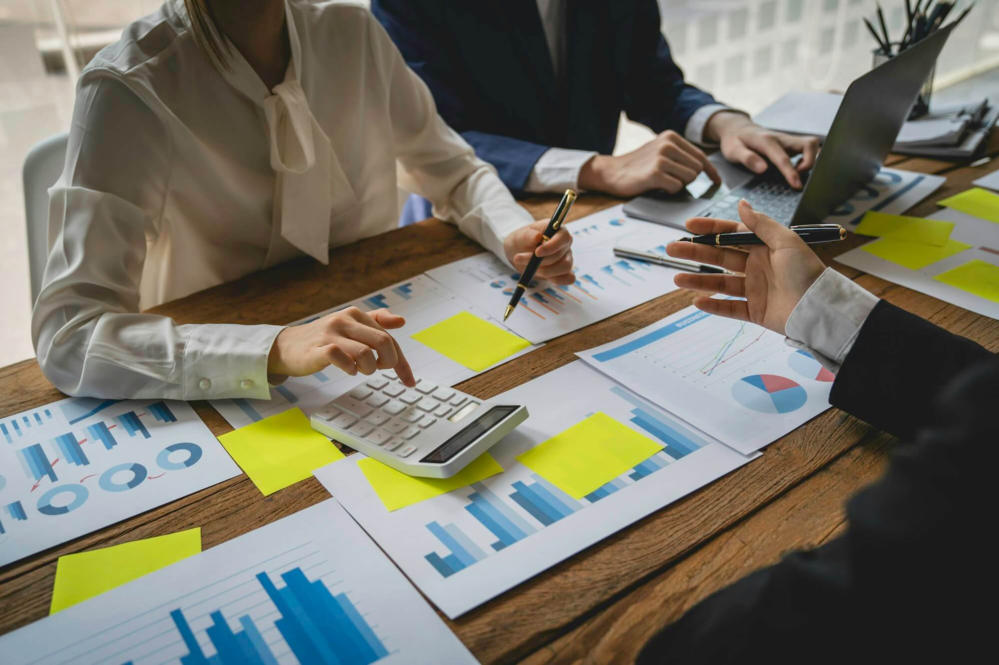teamwork-with-business-people-consultant-describes-a-marketing-plan-to-set-business-strategies-busi.jpg
